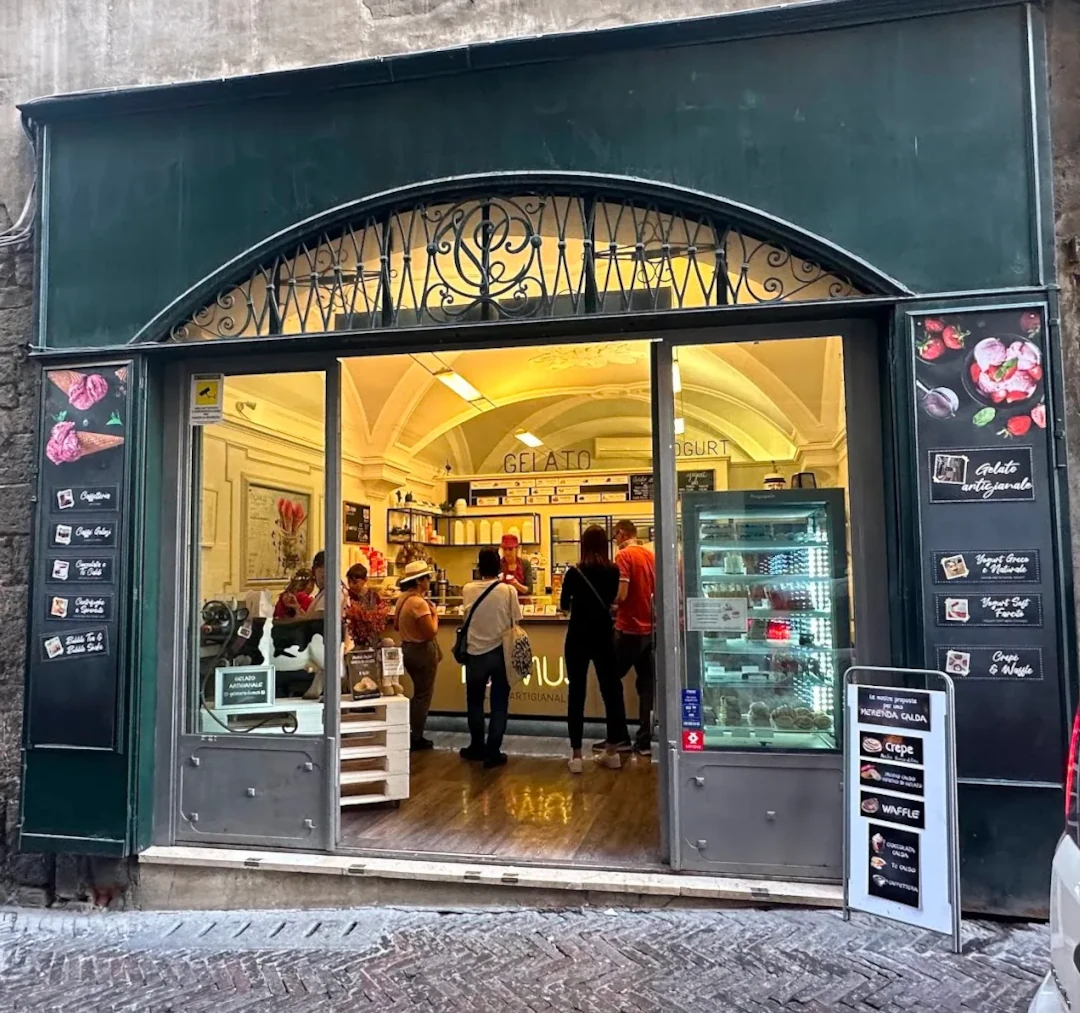 Entrance of the artisanal ice cream shop DOMUS in Bergamo, with welcoming window and shop sign